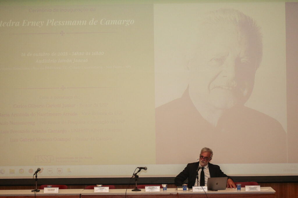 Luis Moreno OCampo é titular da Catédra Erney Plessmann de Camargo. Local: Auditório da Biblioteca Mindlin. Foto: Cecília Bastos/USP Imagens